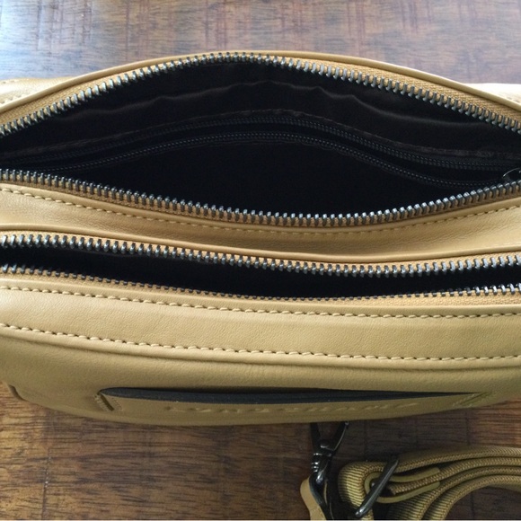 Longchamp 3D Camera Bag - Picture 4 of 5